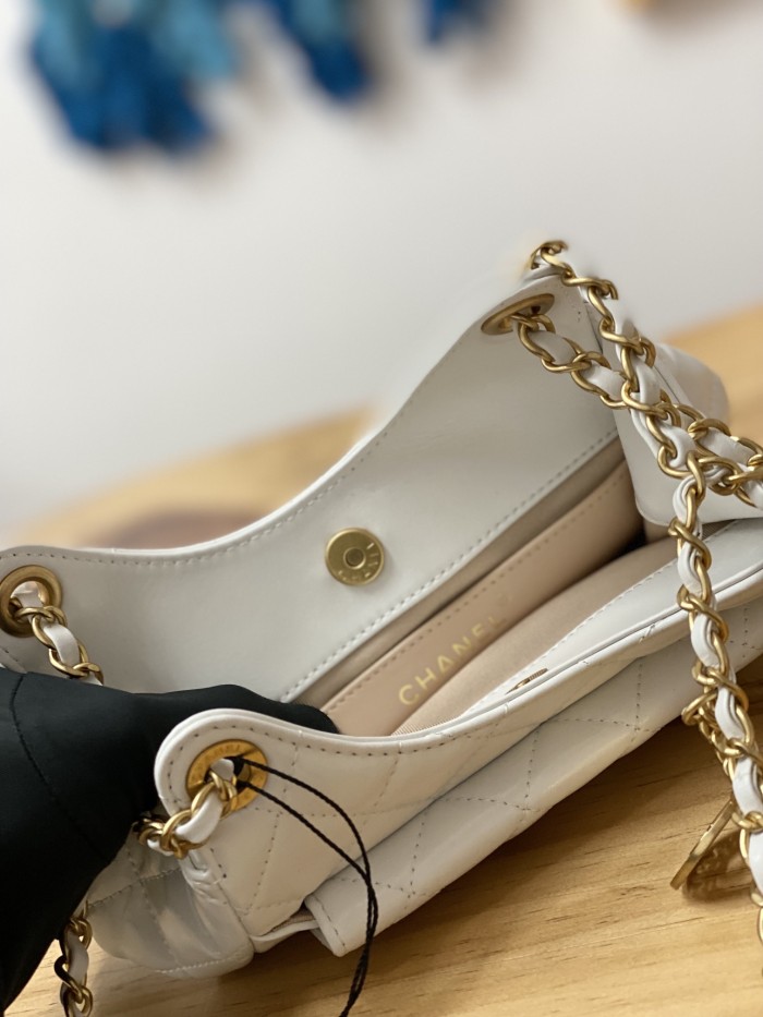 Handbag  Chanel  AS3710 size 17×19×6 cm