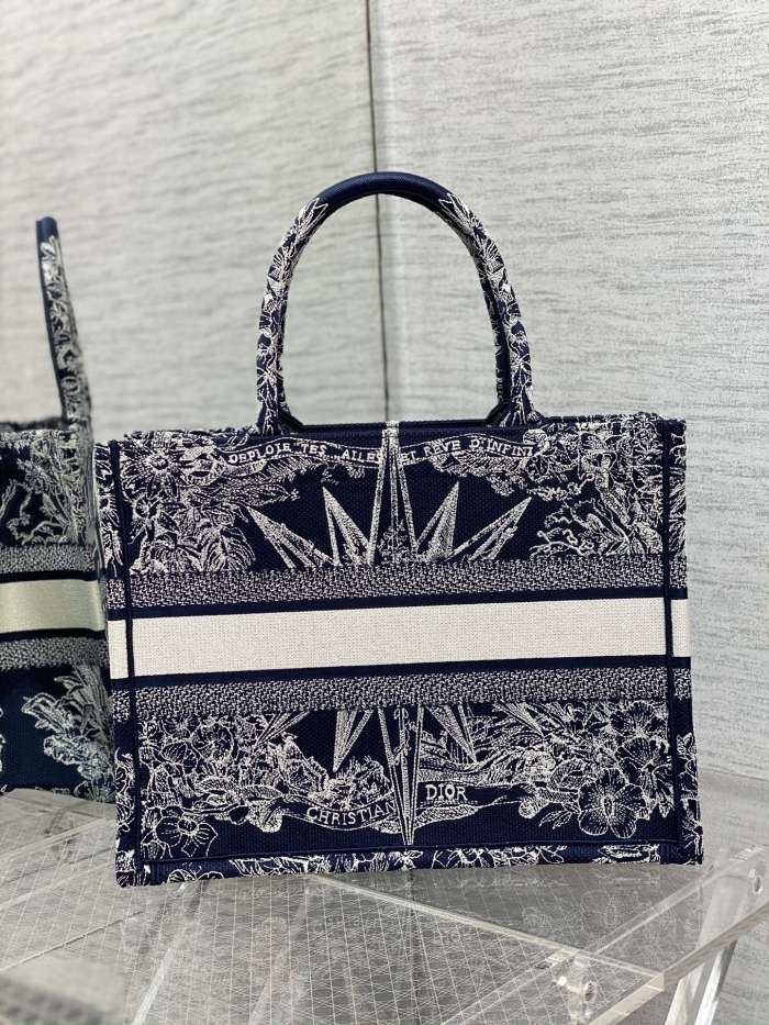 Handbag   Dior  size  36*18*28 cm