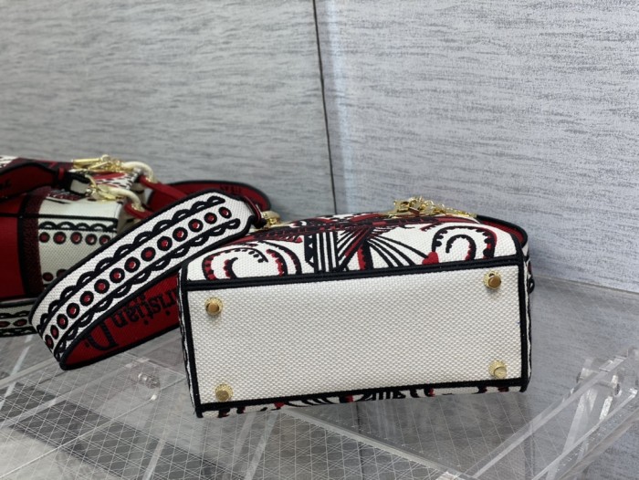  Handbag   Dior  size 24 cm