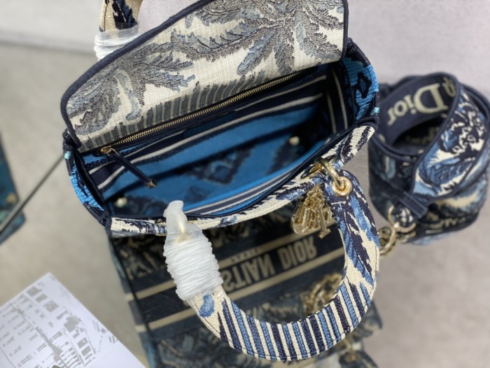 Handbag   Dior  size  24 cm