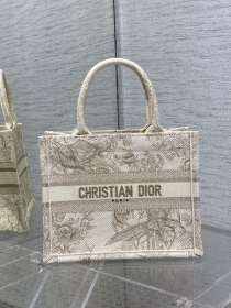 Handbag   Dior size   26*8*22 cm
