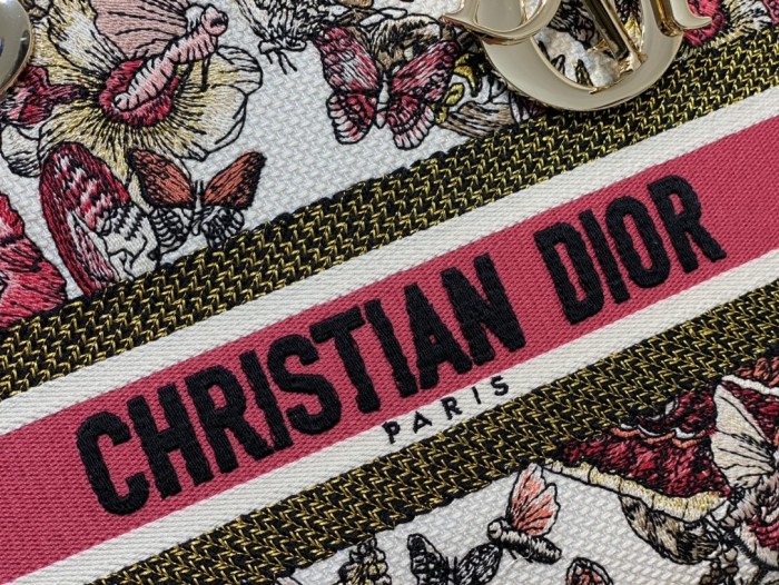  Handbag   Dior  size  24 cm