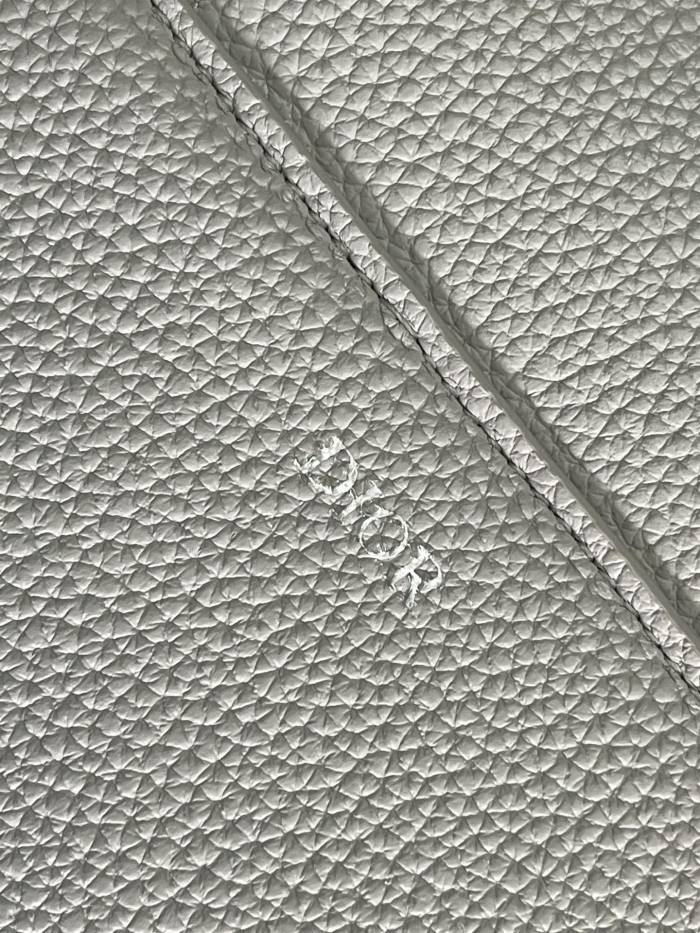  Handbag   Dior  size  26 x 19 x 4.5  cm