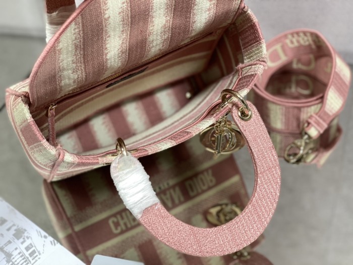 Handbag   Dior  size  24 cm