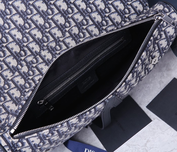  Handbag   Dior  93323  size  34 x 25.5 x 5  cm