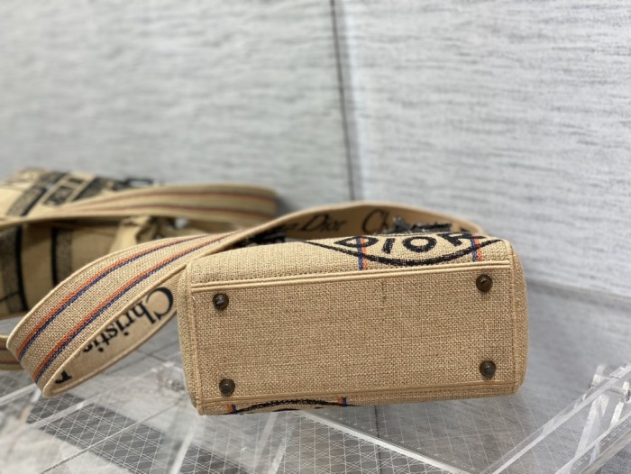  Handbag   Dior  size  24*20*11 cm