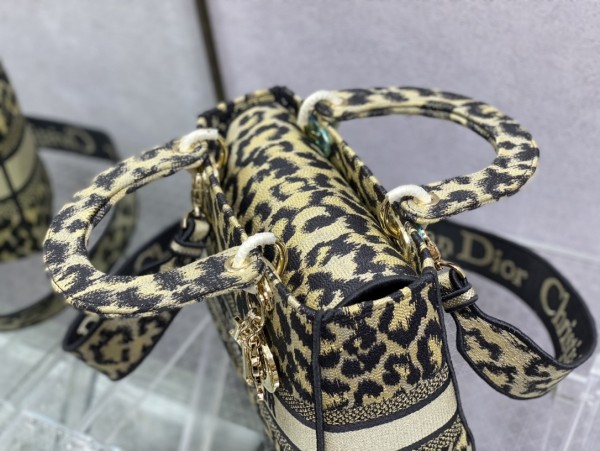 Handbag   Dior  size  24 cm