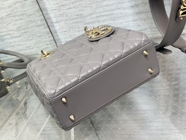  Handbag  Dior  size  20 cm