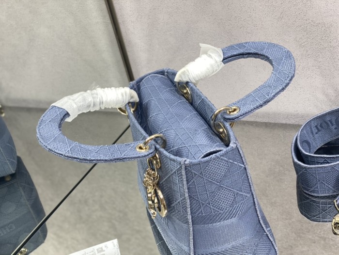 Handbag   Dior  size 24 cm