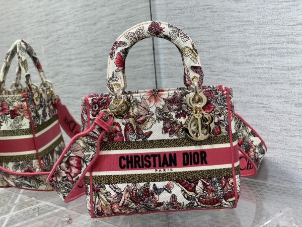  Handbag   Dior  size  24 cm