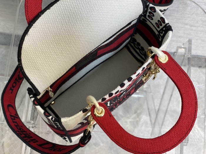  Handbag   Dior  size 24 cm