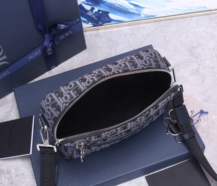 Handbag   Dior   size  22x15x5 cm