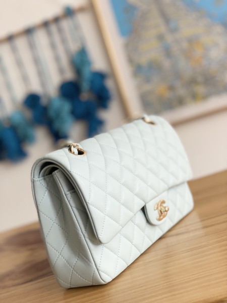 Handbag   Chanel  112  size  25 cm