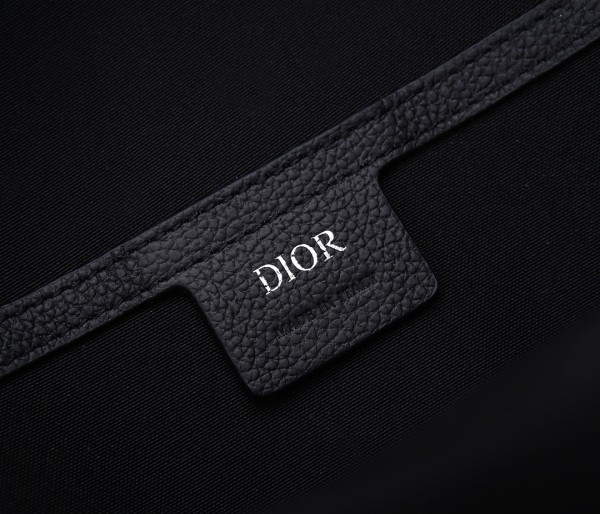  Handbag   Dior   size 21 x 32 x 10  cm