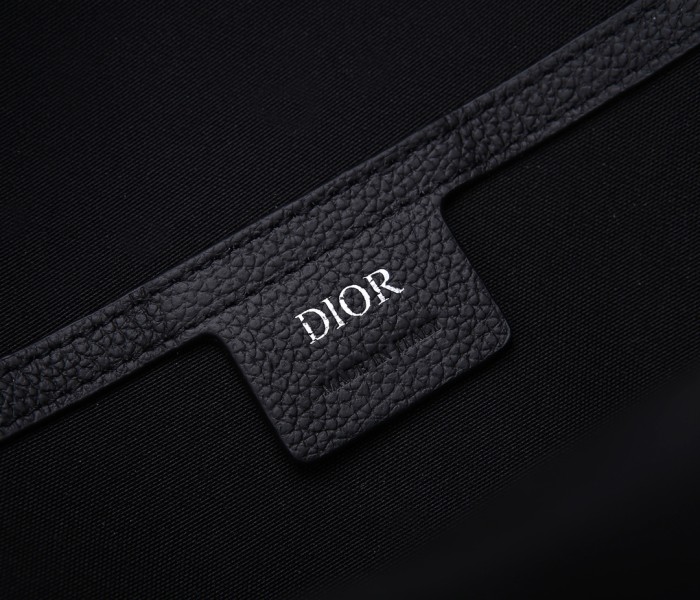  Handbag   Dior   size 21 x 32 x 10  cm