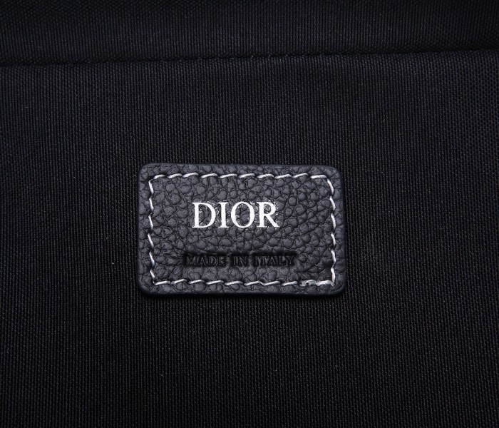  Handbag   Dior  size  22 x 15 x 6  cm