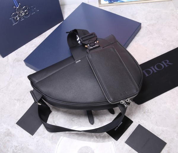  Handbag   Dior  size  34 x 25.5 x 5  cm
