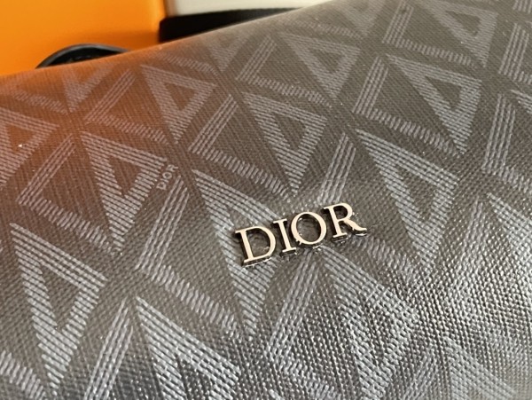  Handbag   Dior  D93335  size  21.5-11-12.5  cm