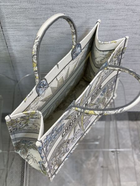  Handbag   Dior  size 42*18*35 cm