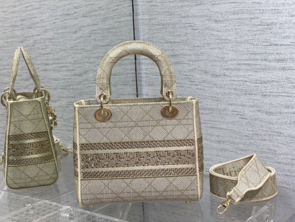  Handbag   Dior  size 24 cm