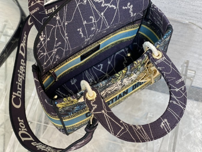  Handbag   Dior  size 24 cm