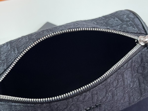  Handbag   Dior  93304  size  21.3x12.5x12.5 cm