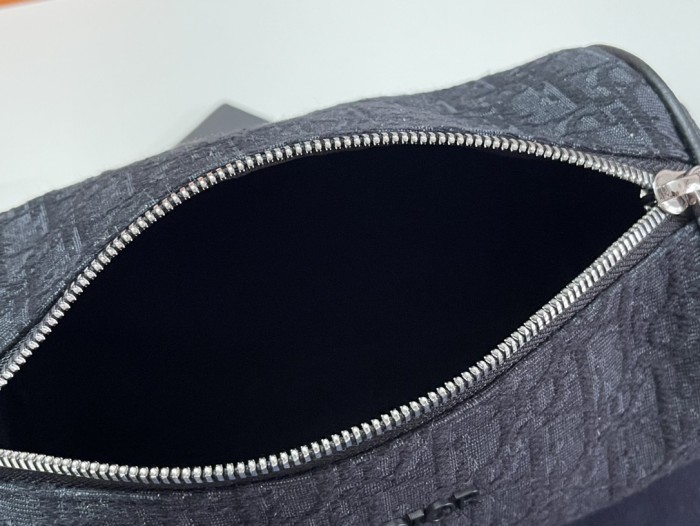  Handbag   Dior  93304  size  21.3x12.5x12.5 cm