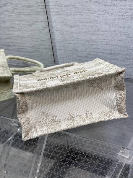 Handbag   Dior size   26*8*22 cm