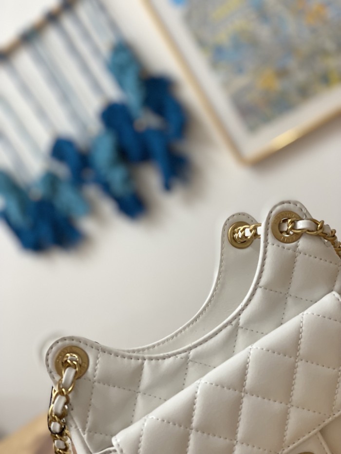 Handbag  Chanel  AS3710 size 17×19×6 cm