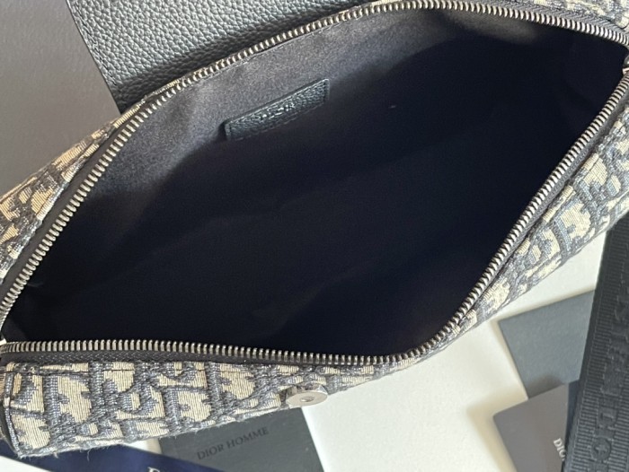  Handbag   Dior  93358  size  29x 21x 7  cm