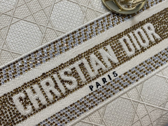  Handbag   Dior   size  24 cm