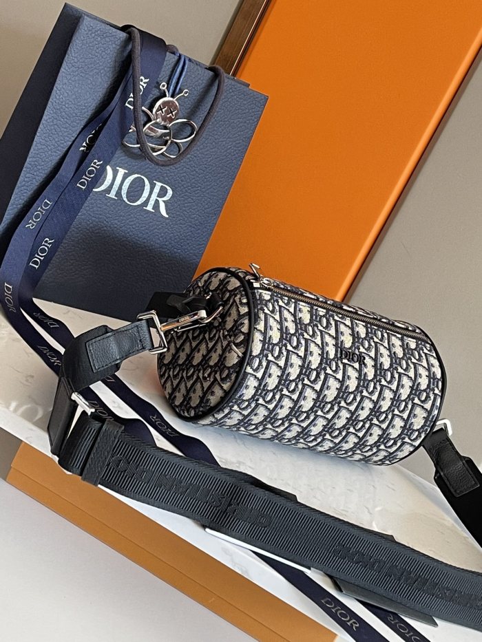  Handbag   Dior  93304  size  21.3x12.5x12.5 cm