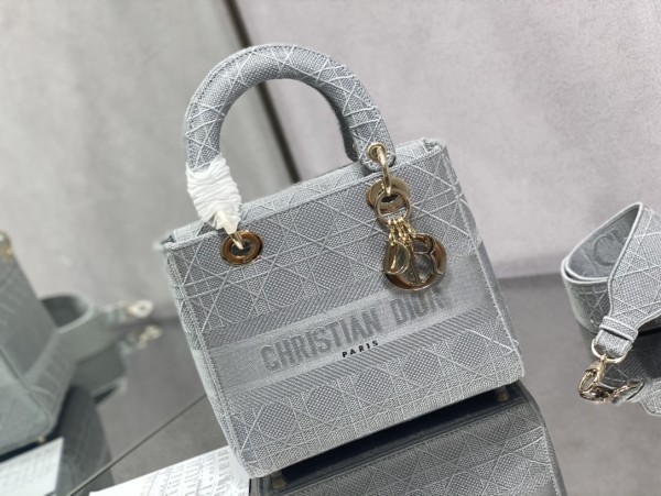 Handbag   Dior  size   24 cm