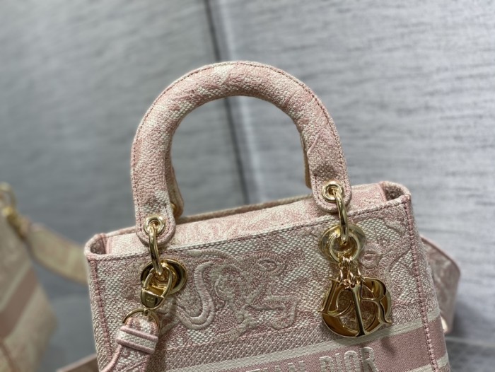  Handbag   Dior  size  24 cm