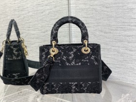 Handbag   Dior   size  24 cm
