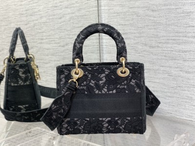 Handbag   Dior   size  24 cm