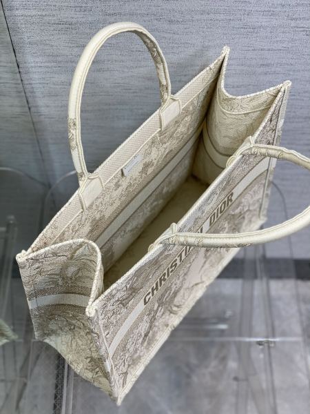 Handbag   Dior  size  42*18*35 cm
