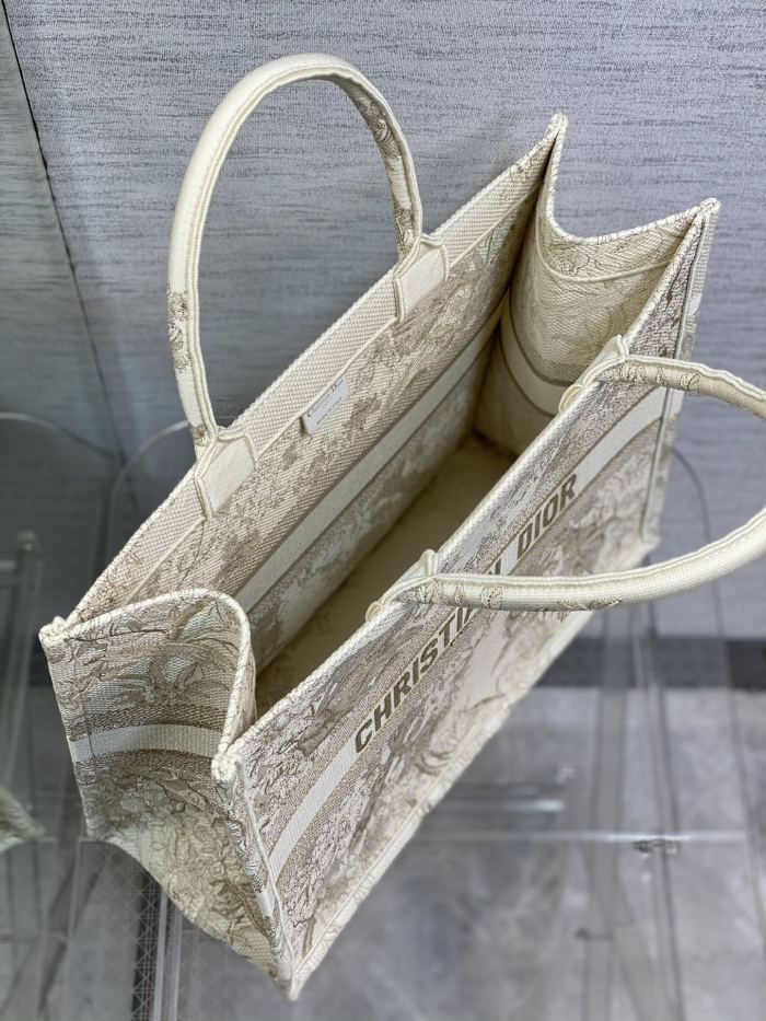 Handbag   Dior  size  42*18*35 cm
