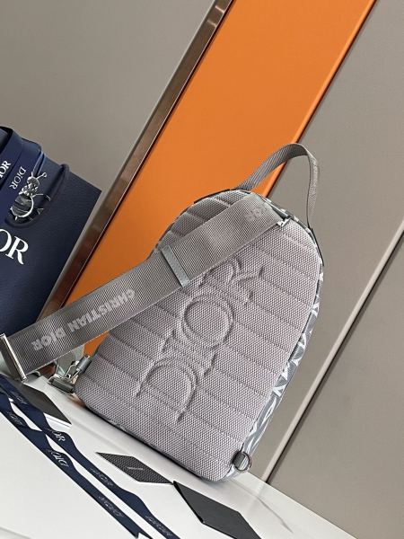  Handbag   Dior  93321  size  21 x 32 x 10  cm