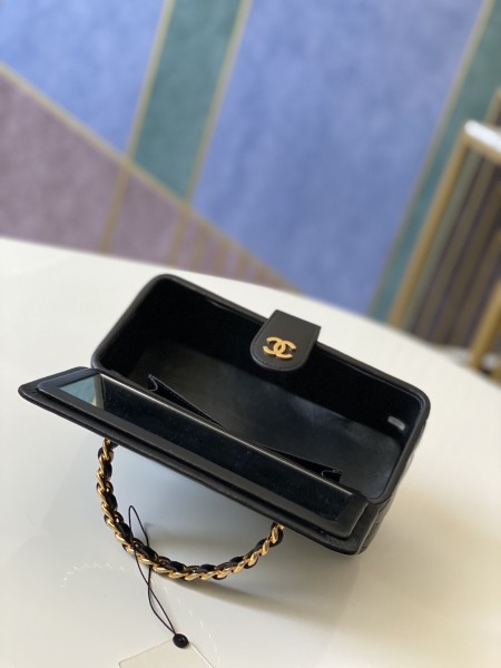 Handbag    Chanel  01919  size  22 10 8.5 cm