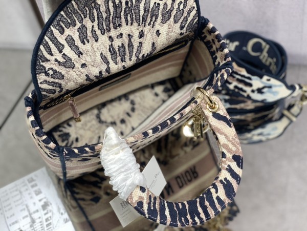 Handbag   Dior  size  24 cm