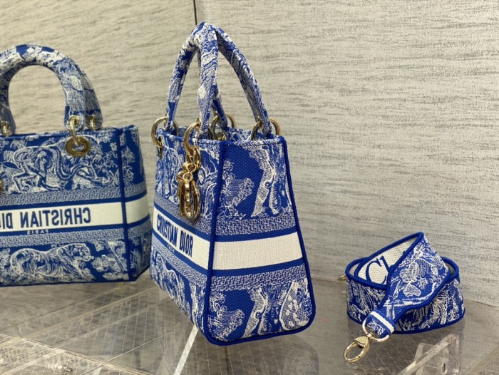  Handbag   Dior  size 24 cm