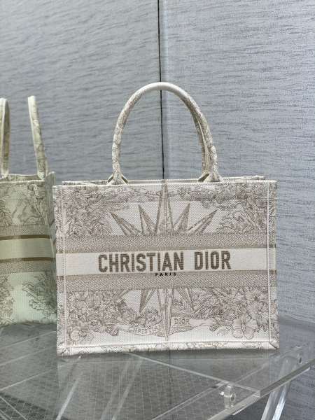  Handbag   Dior  size  36*18*28 cm