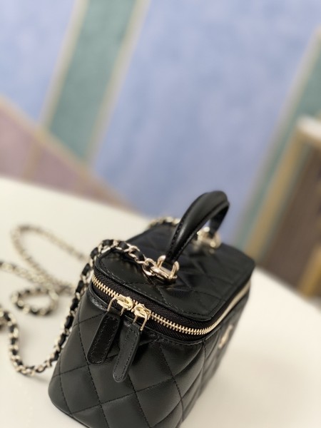 Handbag   Dior  81190  size  9.5 17 8 cm