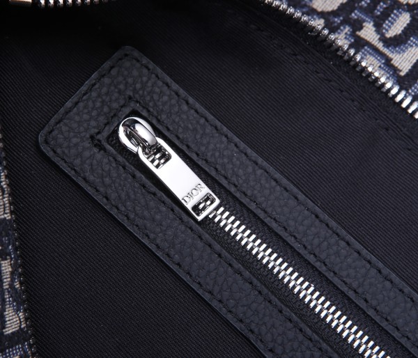  Handbag   Dior  93323  size  34 x 25.5 x 5  cm