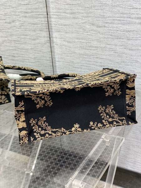  Handbag   Dior   size  36*18*28 cm