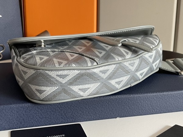  Handbag   Dior   D93305  size  26-19-4.5  cm