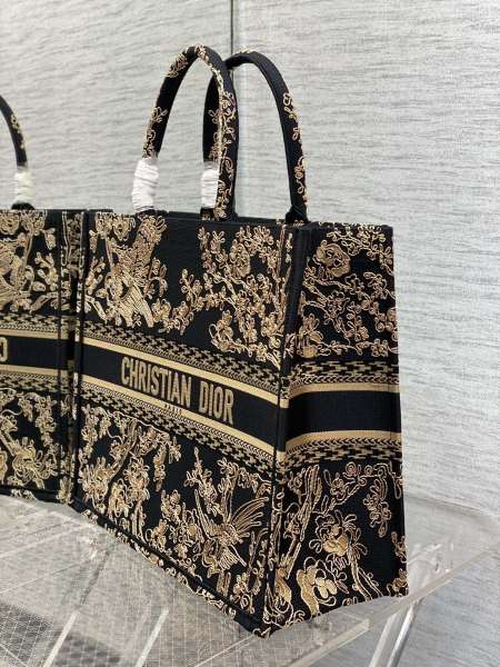  Handbag   Dior   size  42*18*35 cm