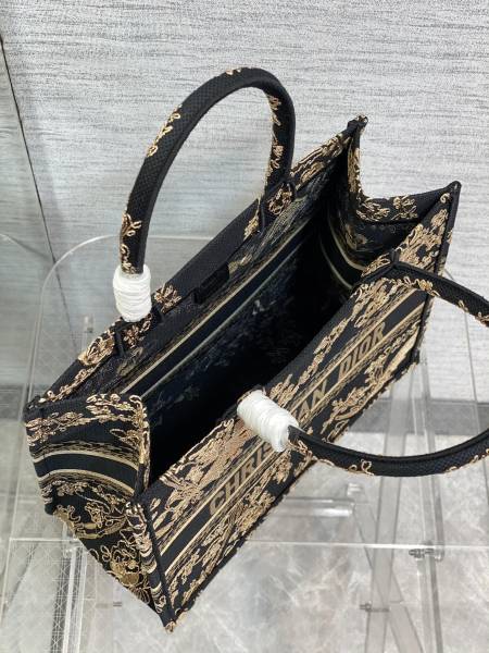  Handbag   Dior   size  36*18*28 cm