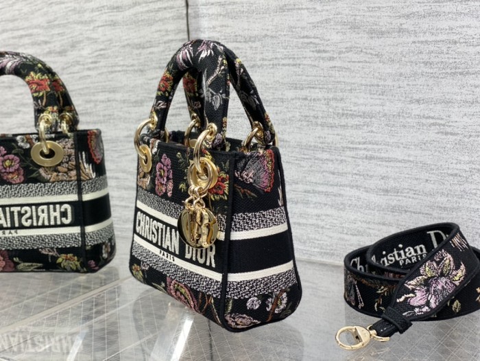   Handbag  Dior  size  17*7*15 cm  